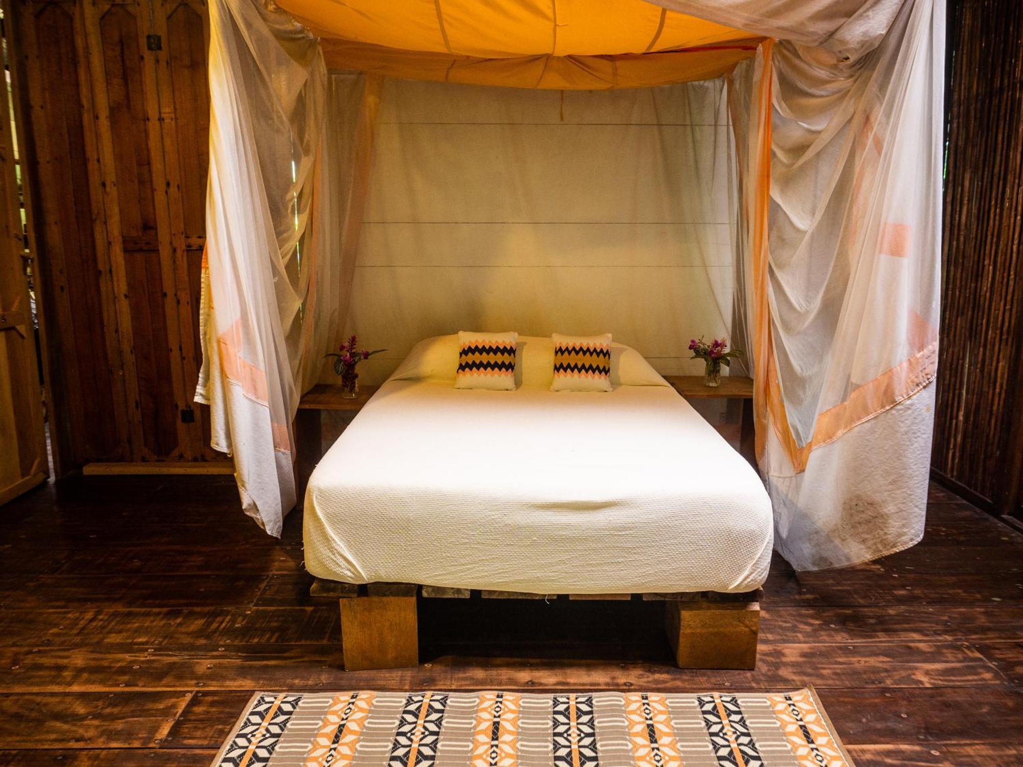 La Loma Jungle Lodge And Chocolate Farm Bocas Town Cameră foto